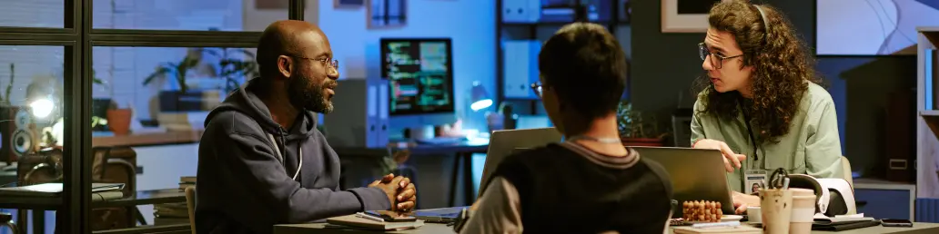 Team bespreekt software implementatie en automatisering